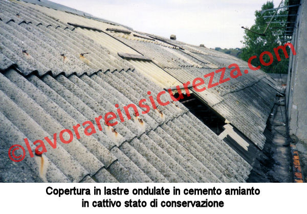 Copertura in cemento armato in cattivo stato di conservazione